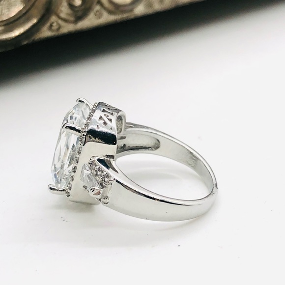 Vintage White Sapphire Statement Ring PRETTY!!! - Picture 4 of 17